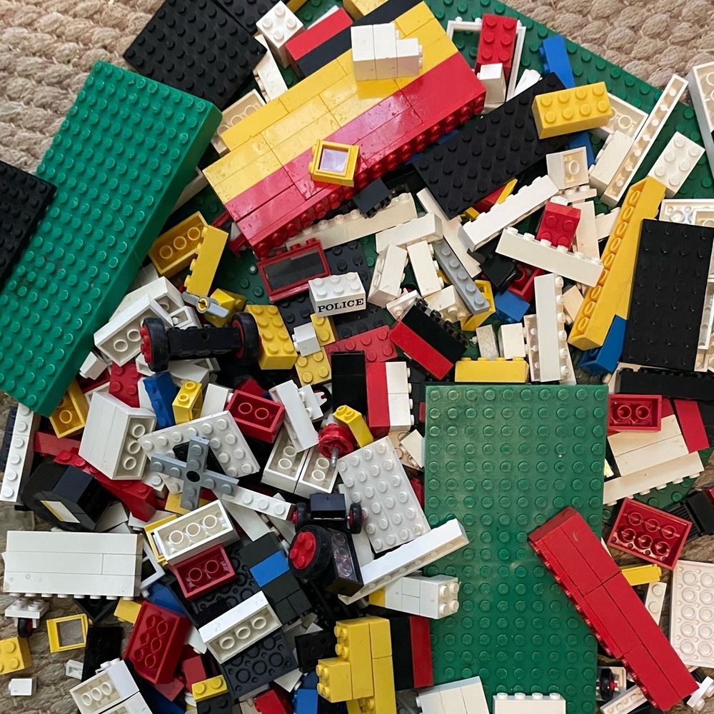 Vintage Lego 1kgMixed Building Brick Lot with Green Baseplate